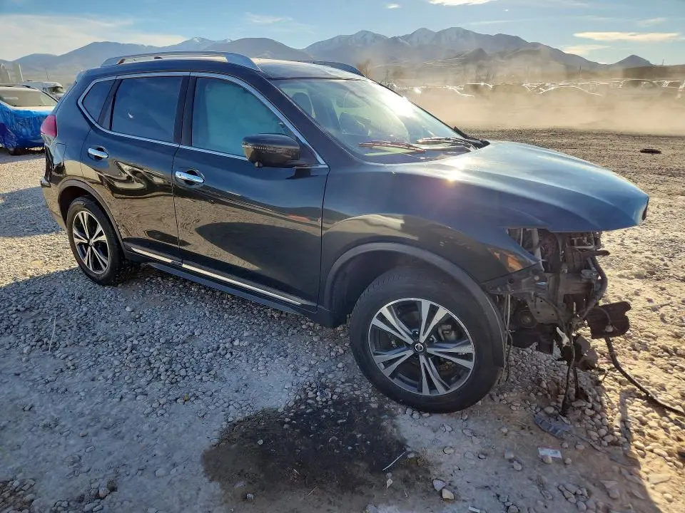 2017 NISSAN ROGUE SL  