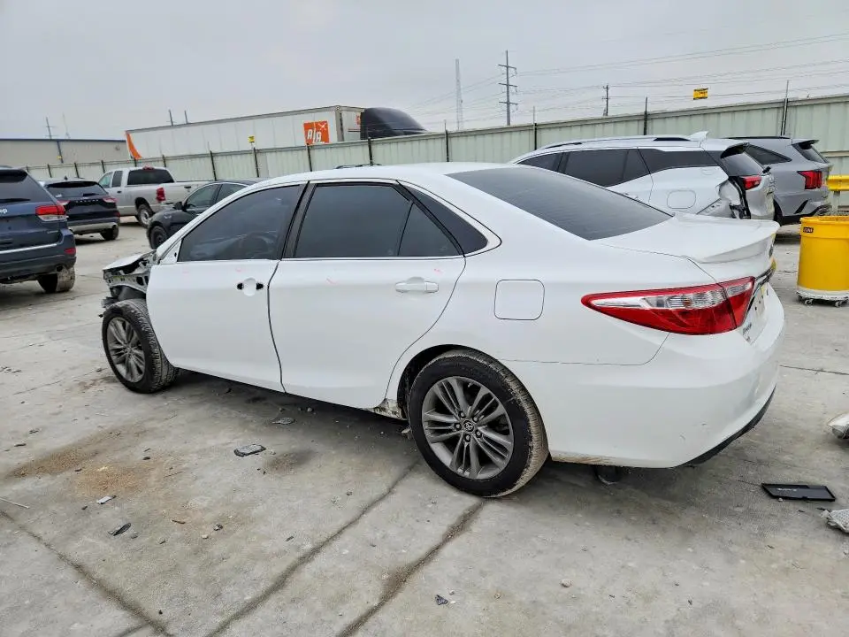 2015 TOYOTA CAMRY SE  