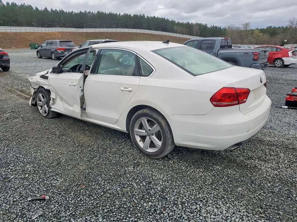 2013 VOLKSWAGEN PASSAT SE  