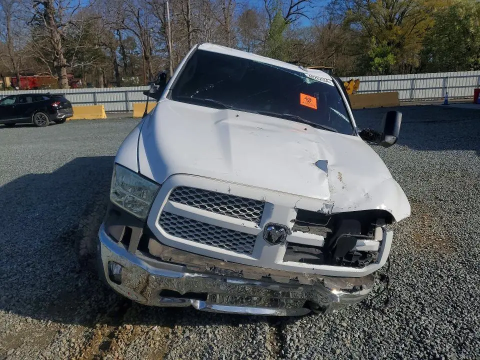 2016 RAM 1500 SLT  