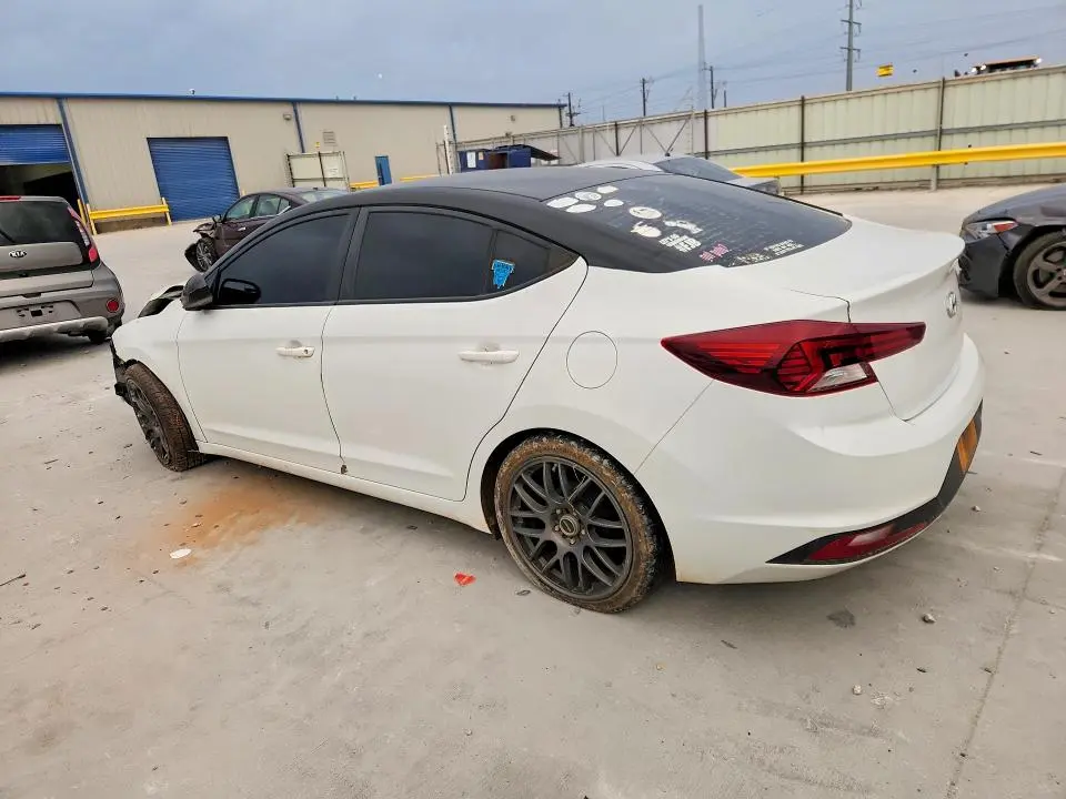 2020 HYUNDAI ELANTRA SE  