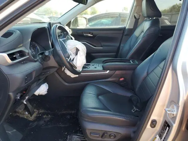 2022 TOYOTA HIGHLANDER HYBRID XLE  