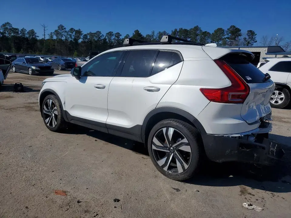 2024 VOLVO XC40 PLUS  