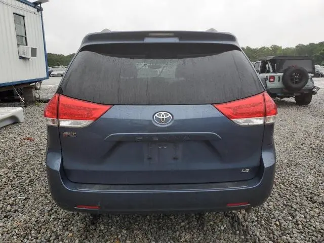 2013 TOYOTA SIENNA LE  