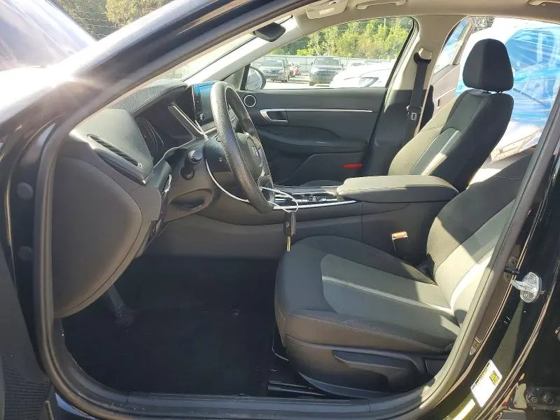 2022 HYUNDAI SONATA SE  