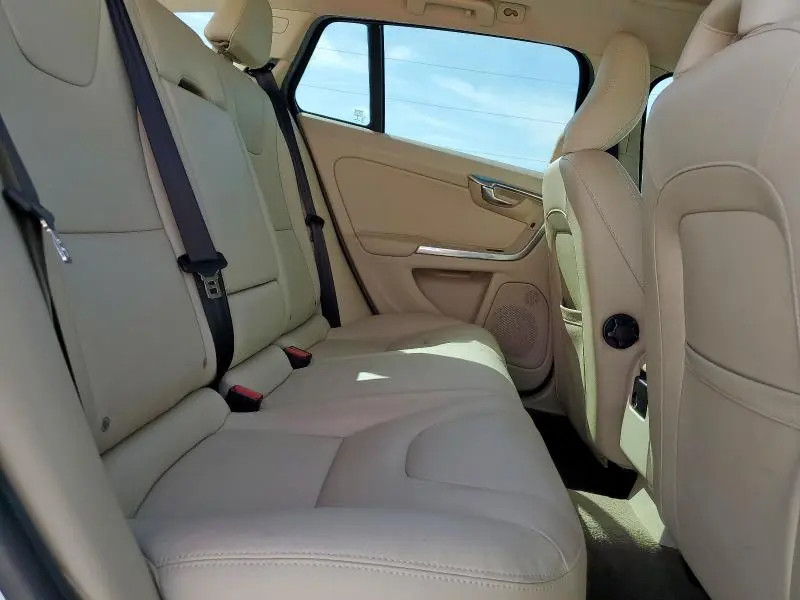 2015 VOLVO V60 PREMIER  