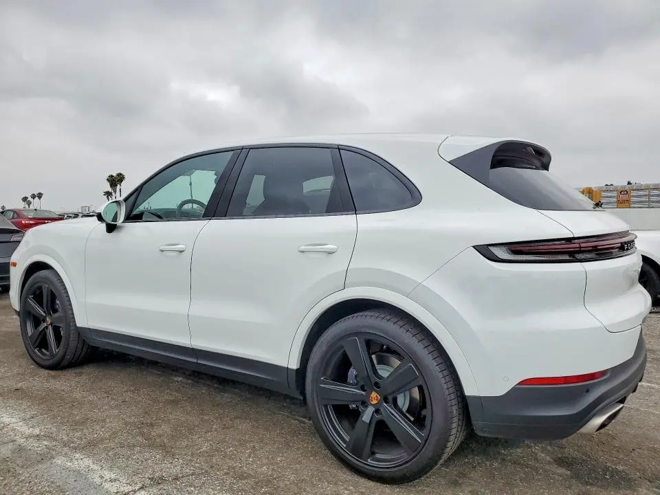 2025 PORSCHE CAYENNE   