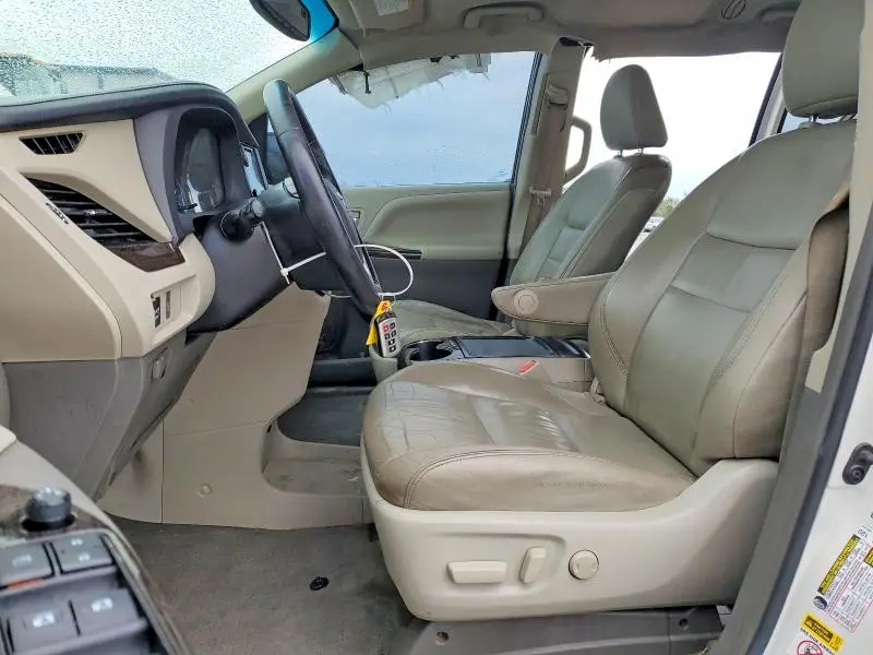 2015 TOYOTA SIENNA XLE 8-PASSENGER  