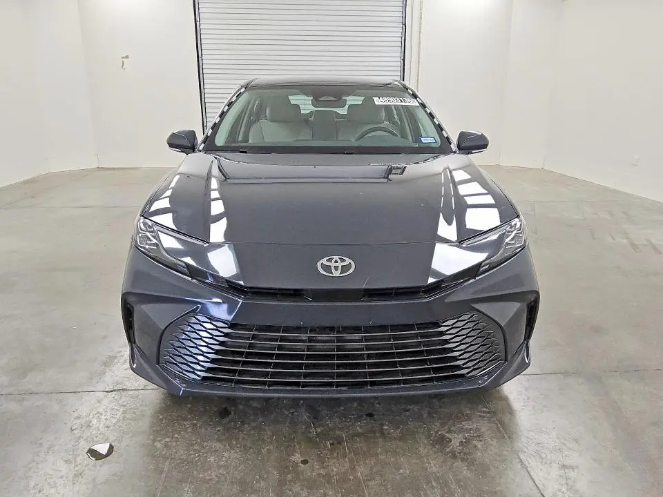 2025 TOYOTA CAMRY XLE  
