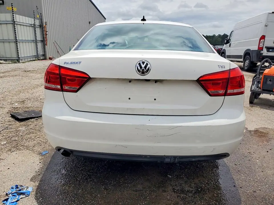2015 VOLKSWAGEN PASSAT S  
