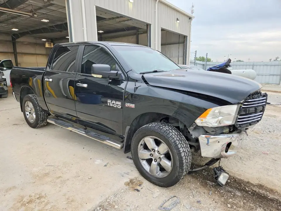 2016 RAM 1500 SLT  