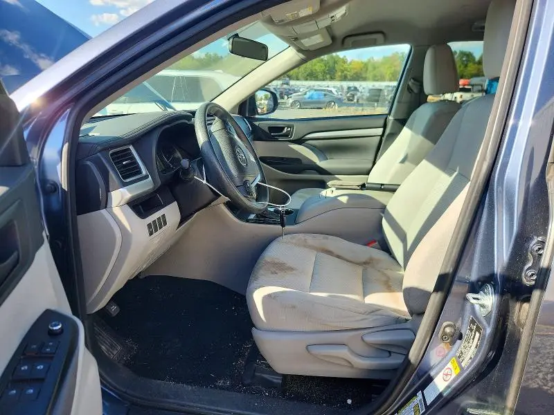 2016 TOYOTA HIGHLANDER LE  