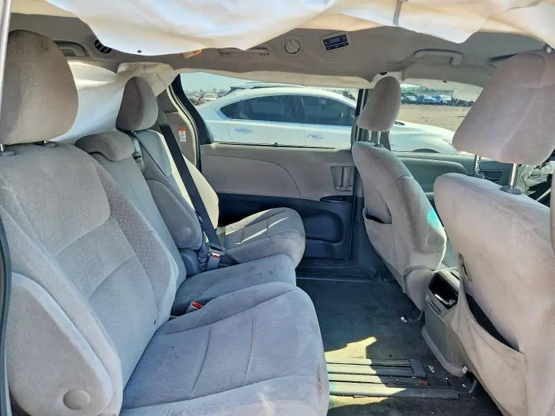2015 TOYOTA SIENNA LE  