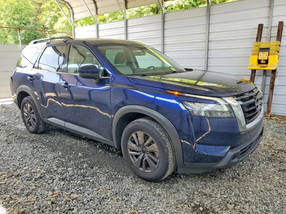 2023 NISSAN PATHFINDER SV  