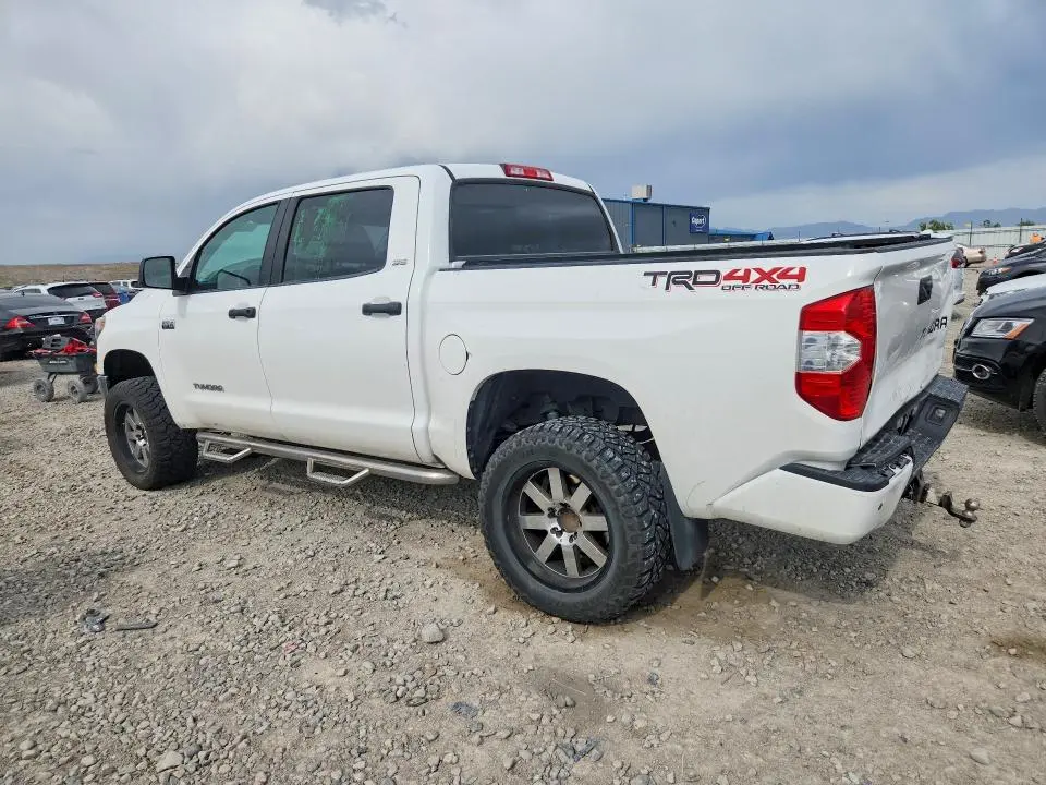2018 TOYOTA TUNDRA CREWMAX SR5  