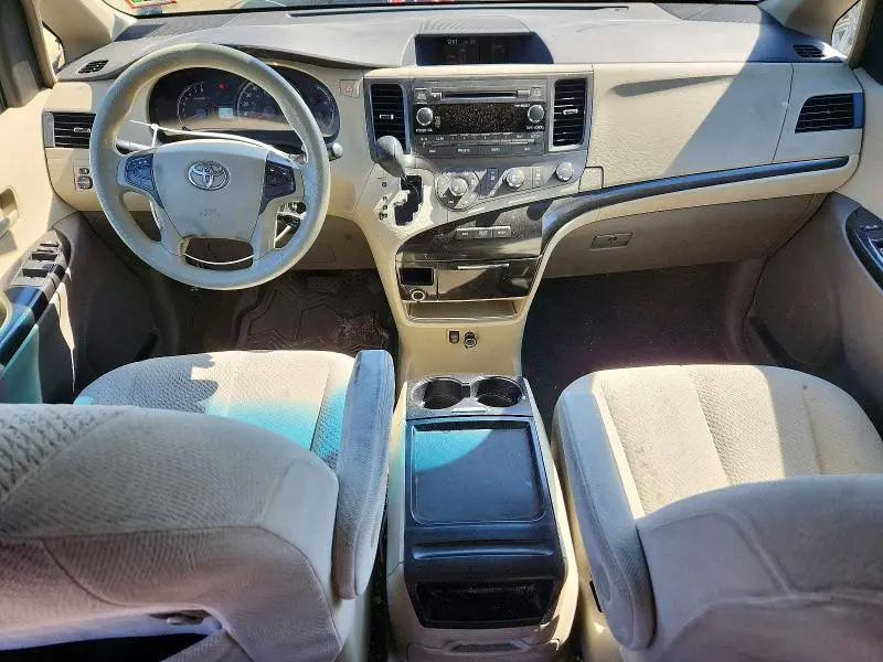 2011 TOYOTA SIENNA LE 8-PASSENGER  