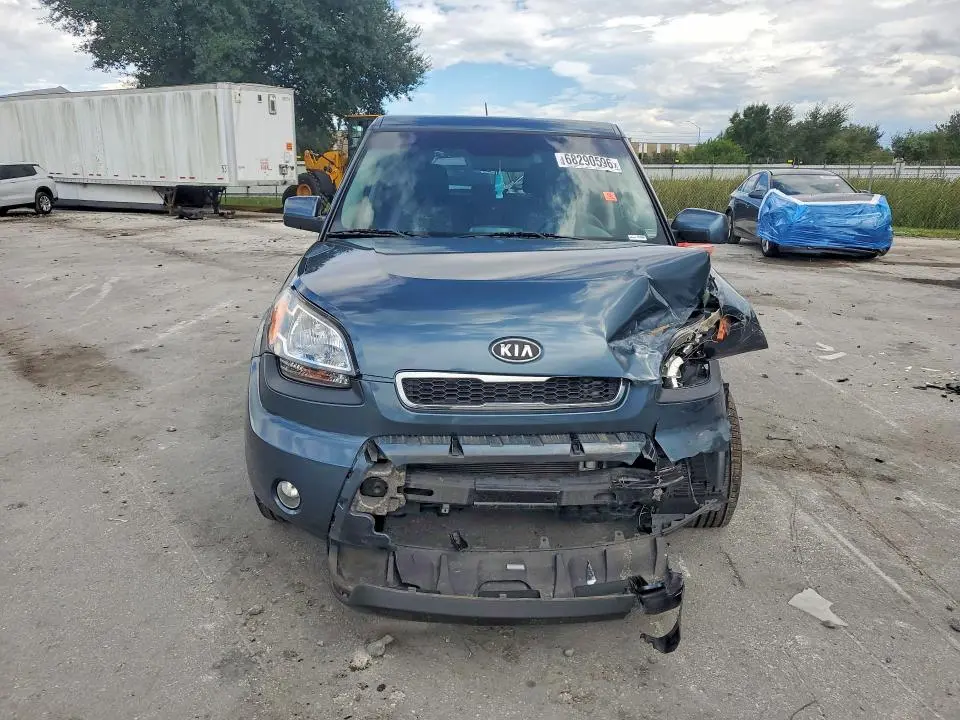 2011 KIA SOUL +  