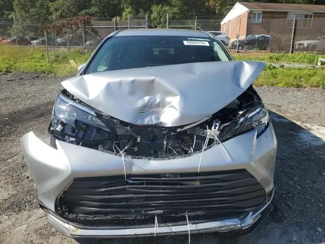 2025 TOYOTA SIENNA LE  