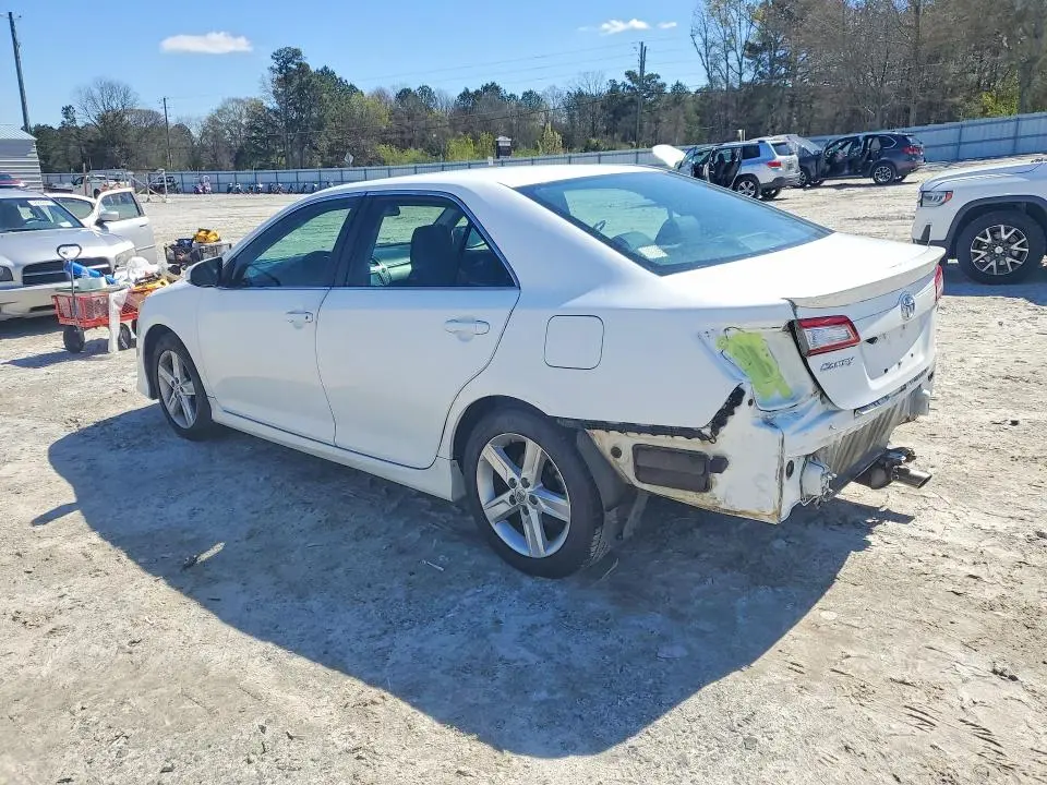 2014 TOYOTA CAMRY SE  
