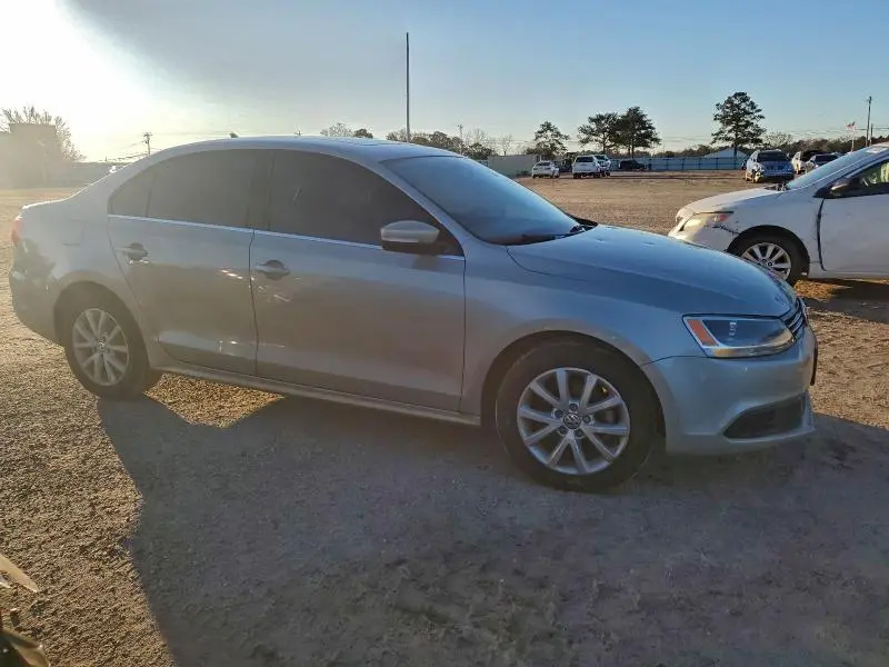 2013 VOLKSWAGEN JETTA SE  