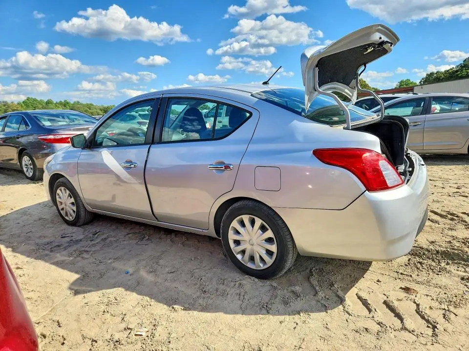 2019 NISSAN VERSA SV  