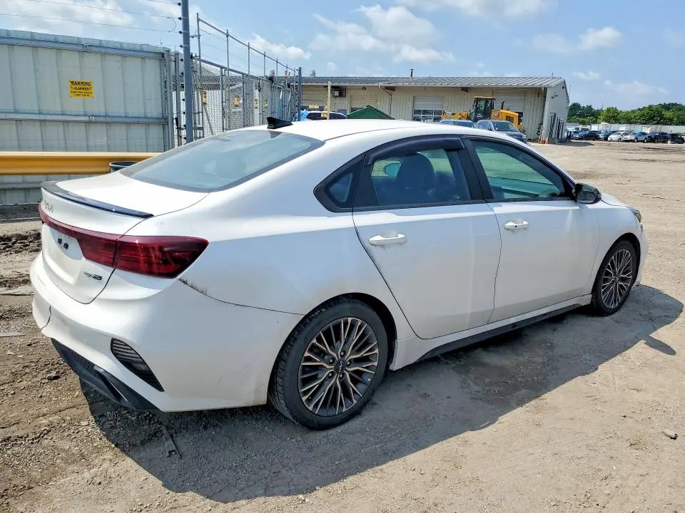 2023 KIA FORTE GT LINE  