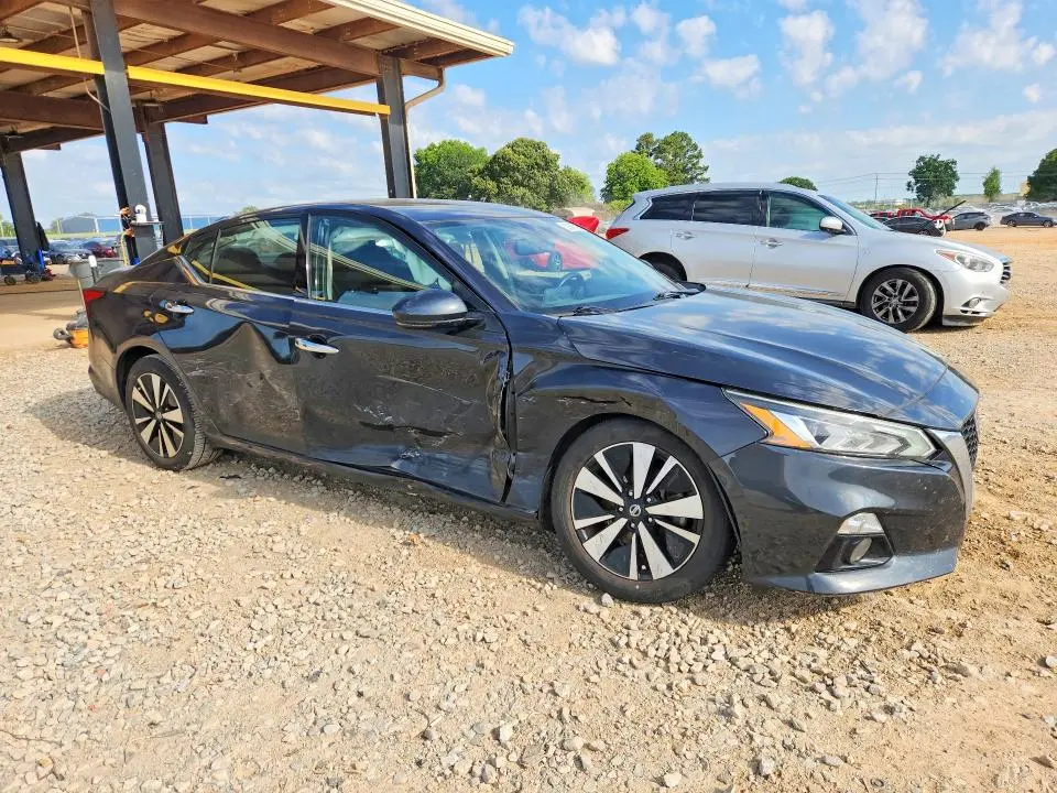 2019 NISSAN ALTIMA SV  