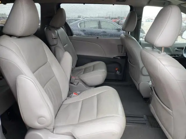 2015 TOYOTA SIENNA XLE  
