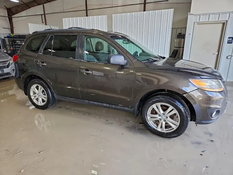 2011 HYUNDAI SANTA FE SE  