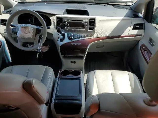 2013 TOYOTA SIENNA XLE  