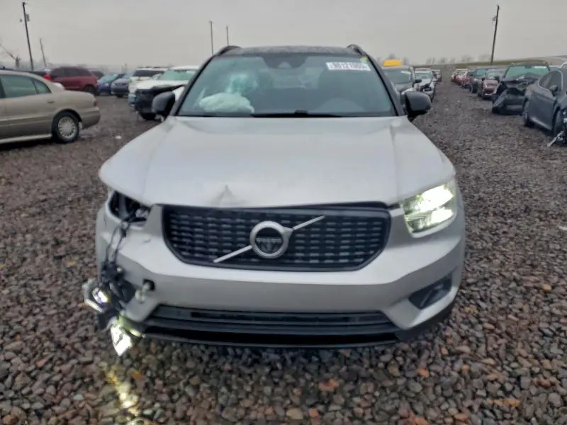 2019 VOLVO XC40 T5 R-DESIGN  