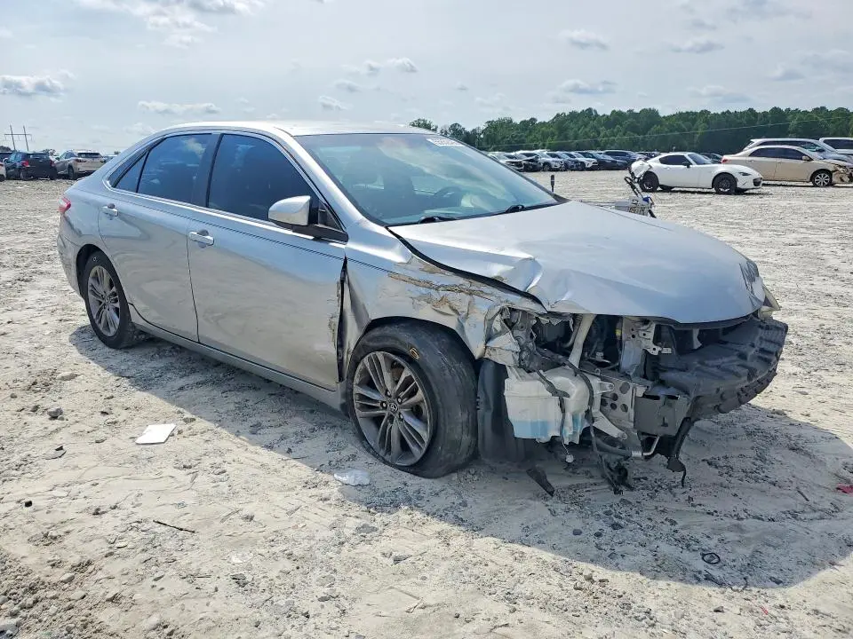 2016 TOYOTA CAMRY SE  