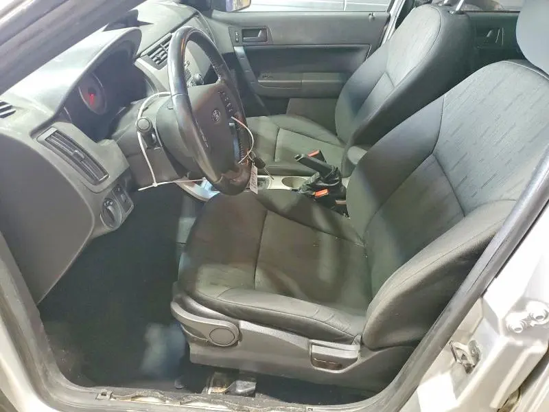 2010 FORD FOCUS SE  