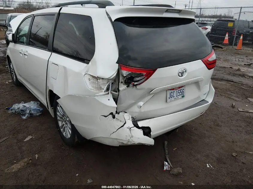 2016 TOYOTA SIENNA XLE 8 PASSENGER