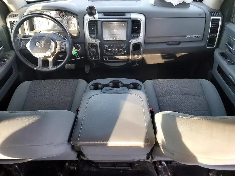 2016 RAM 1500 SLT  