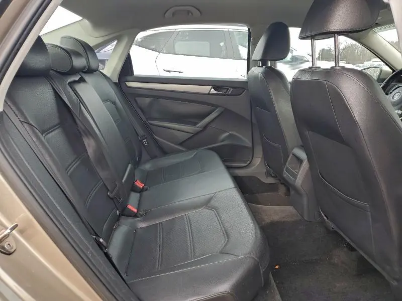 2015 VOLKSWAGEN PASSAT S  