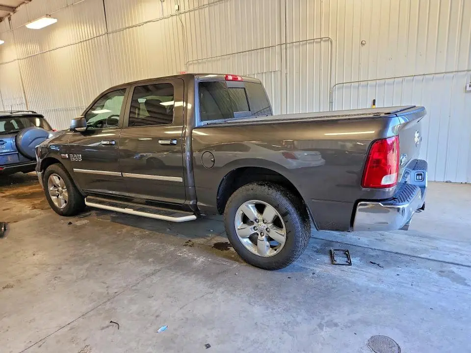 2016 RAM 1500 SLT  