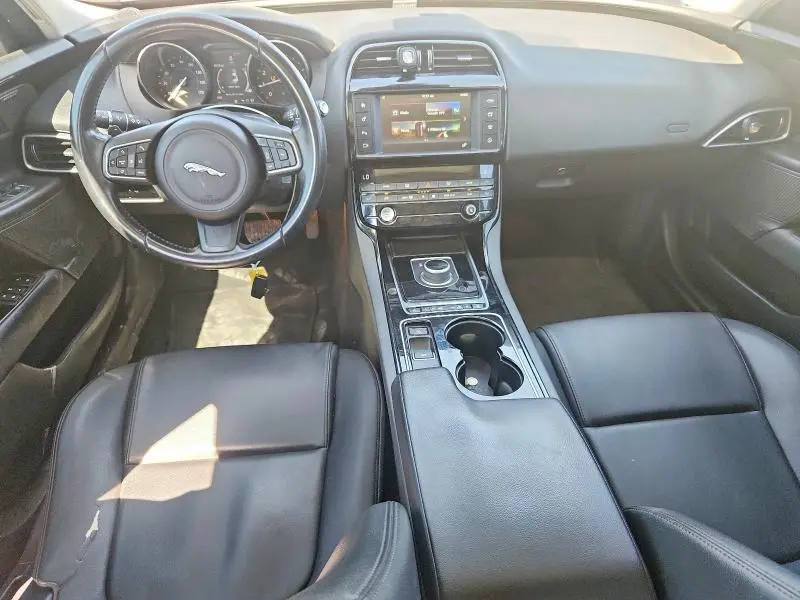 2017 JAGUAR XE PREMIUM  