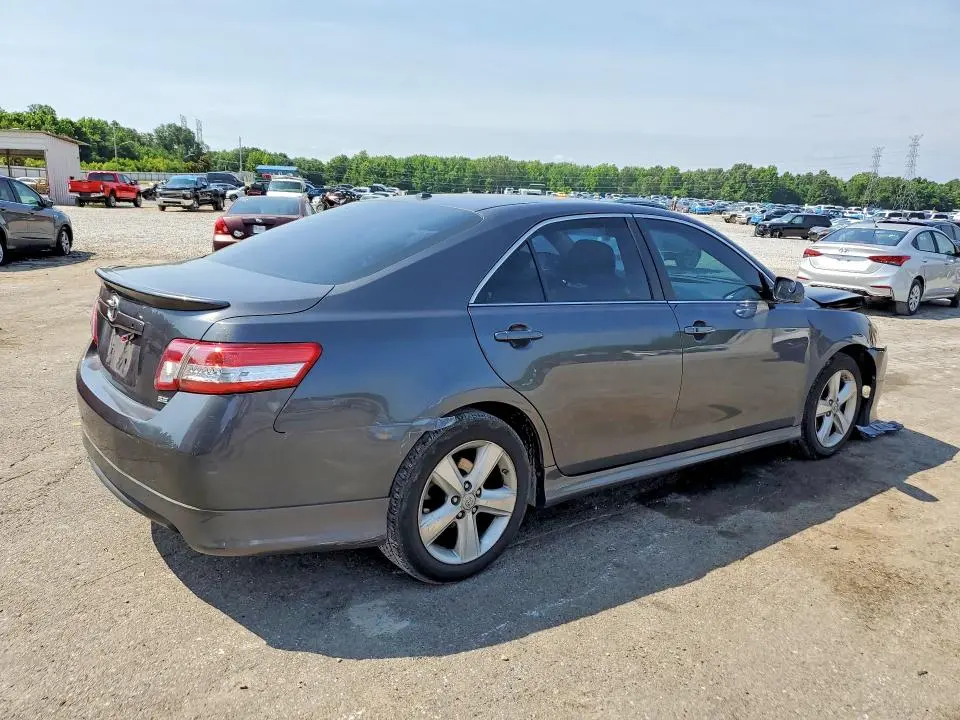2011 TOYOTA CAMRY SE  