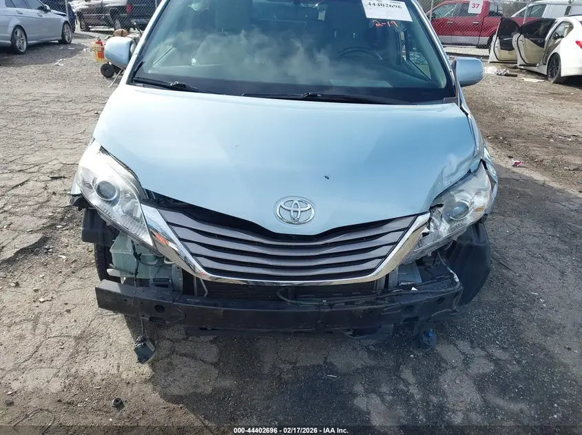 2015 TOYOTA SIENNA XLE 8 PASSENGER
