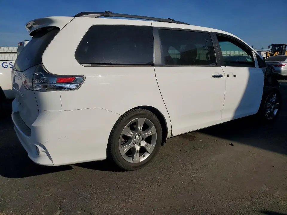 2013 TOYOTA SIENNA SE 8-PASSENGER  
