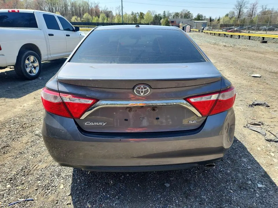 2017 TOYOTA CAMRY SE  