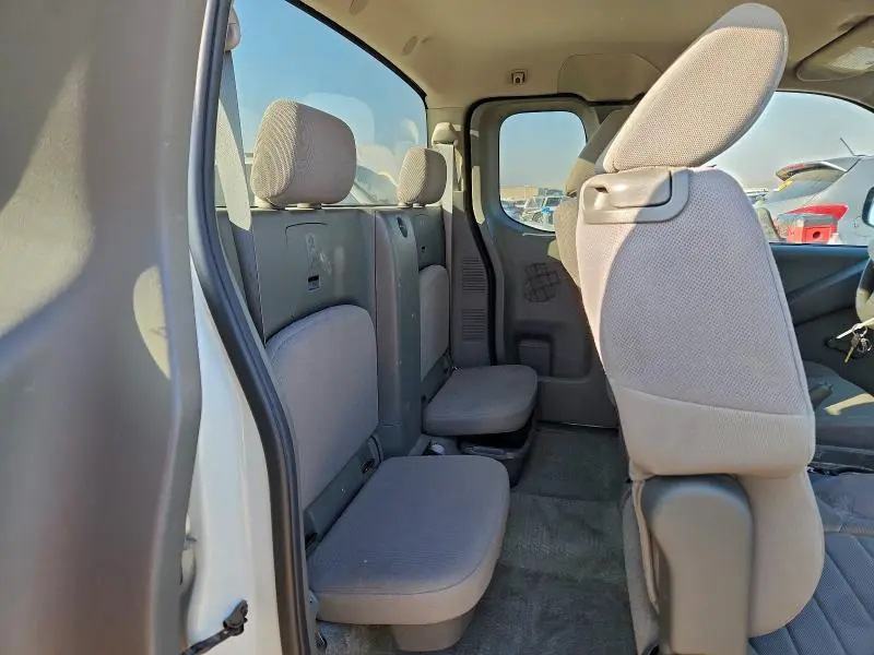 2013 NISSAN FRONTIER S  