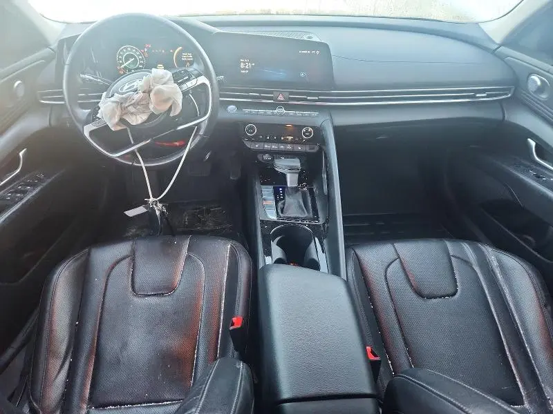 2024 HYUNDAI ELANTRA LUXURY  