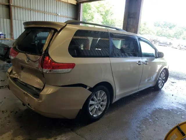 2011 TOYOTA SIENNA XLE  