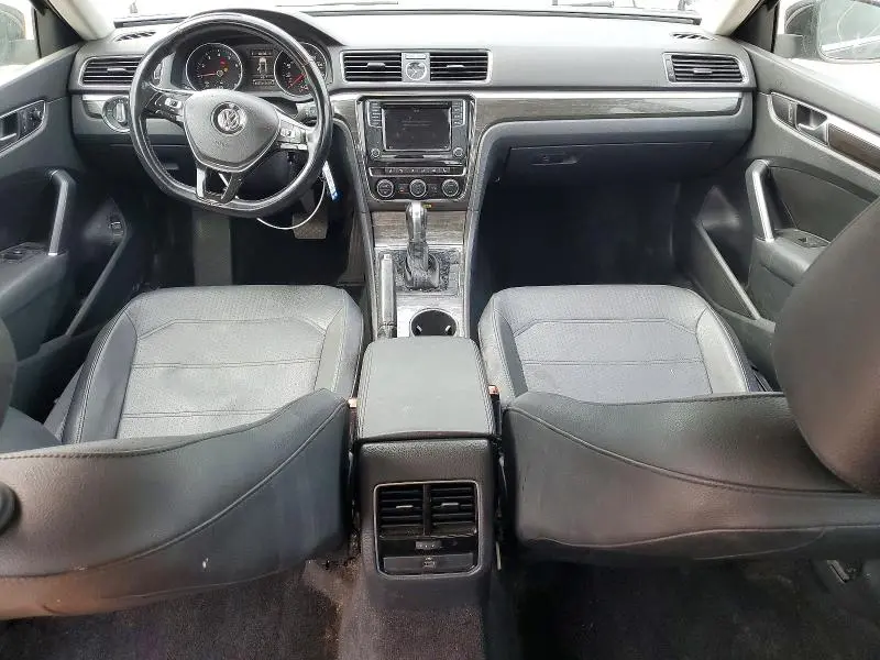 2016 VOLKSWAGEN PASSAT SE  