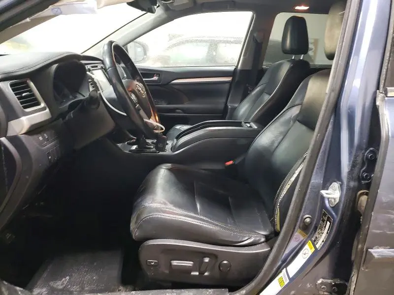 2017 TOYOTA HIGHLANDER SE  