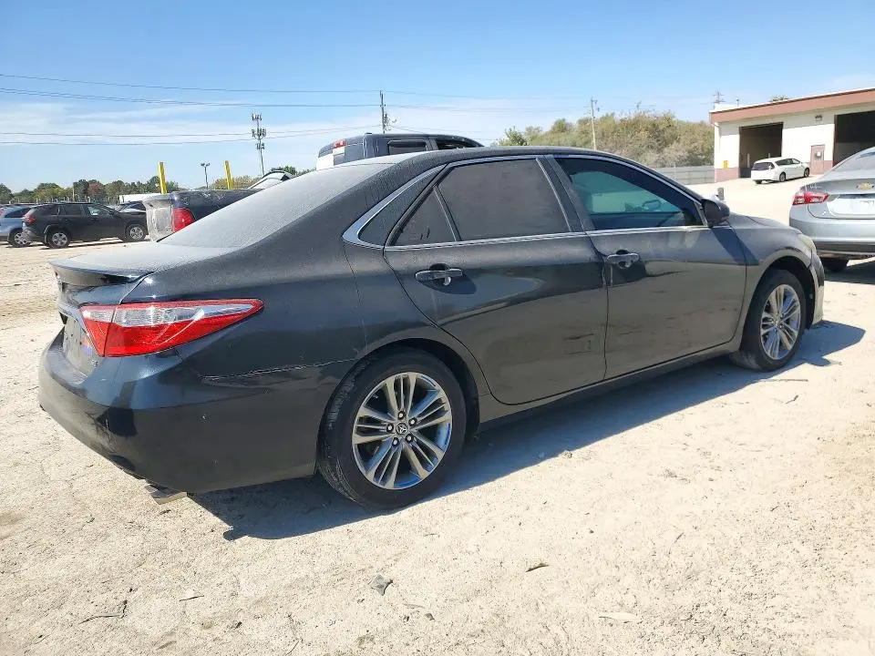 2015 TOYOTA CAMRY SE  