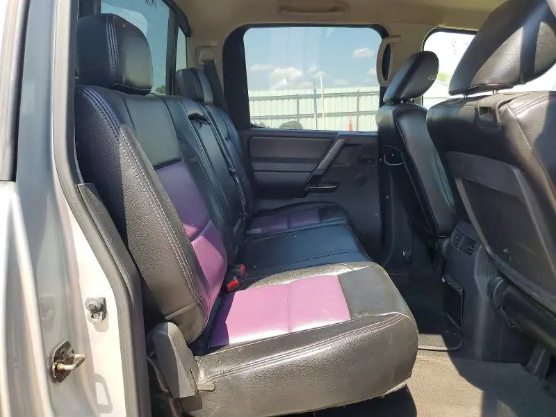 2010 NISSAN TITAN SE  
