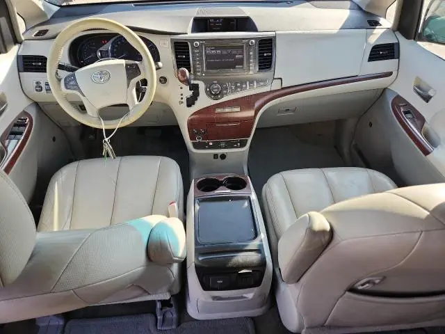 2011 TOYOTA SIENNA XLE  